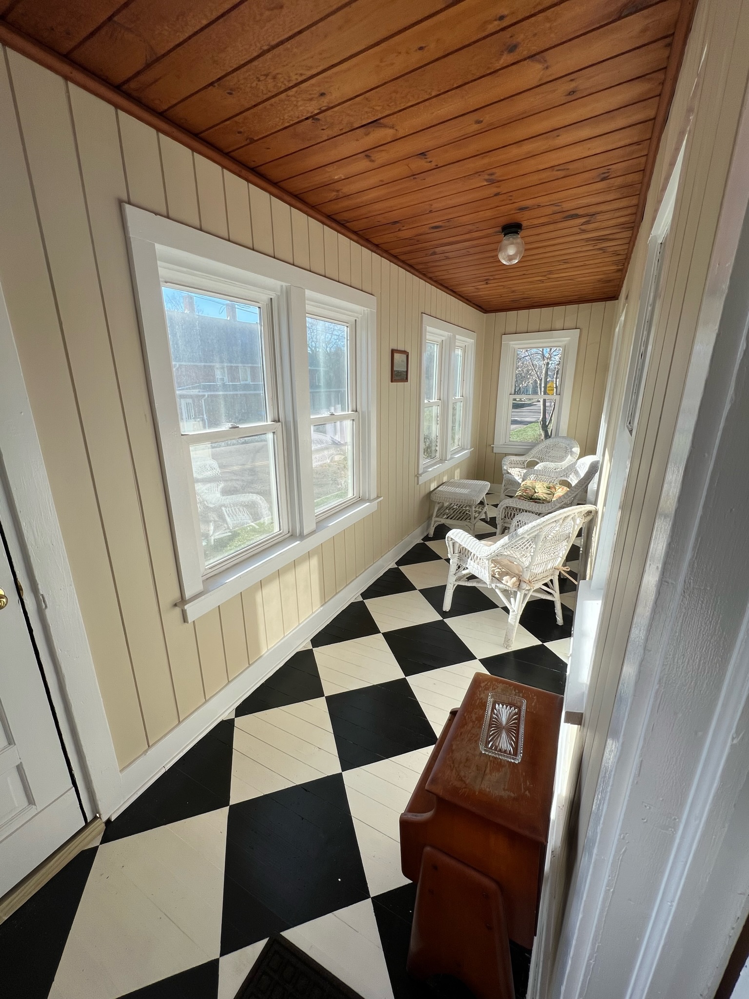 1.2 mile from UVM hospital - 2 bedroom fully furnished apt off the Winooski circle - Photo 8