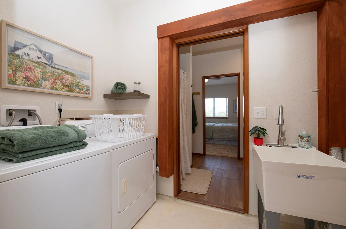 2 BED/2 BATH FULLY FURNISHED HOME IN OCEANSIDE - Photo 2