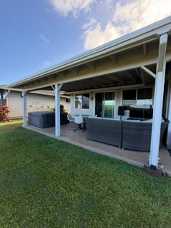 Centrally located 3 bedroom home - Photo 2