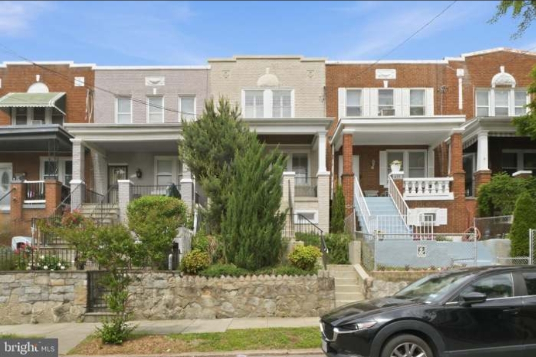 Lovely Petworth Home away from home near DCs beautiful Rock Creek Park - Photo 1