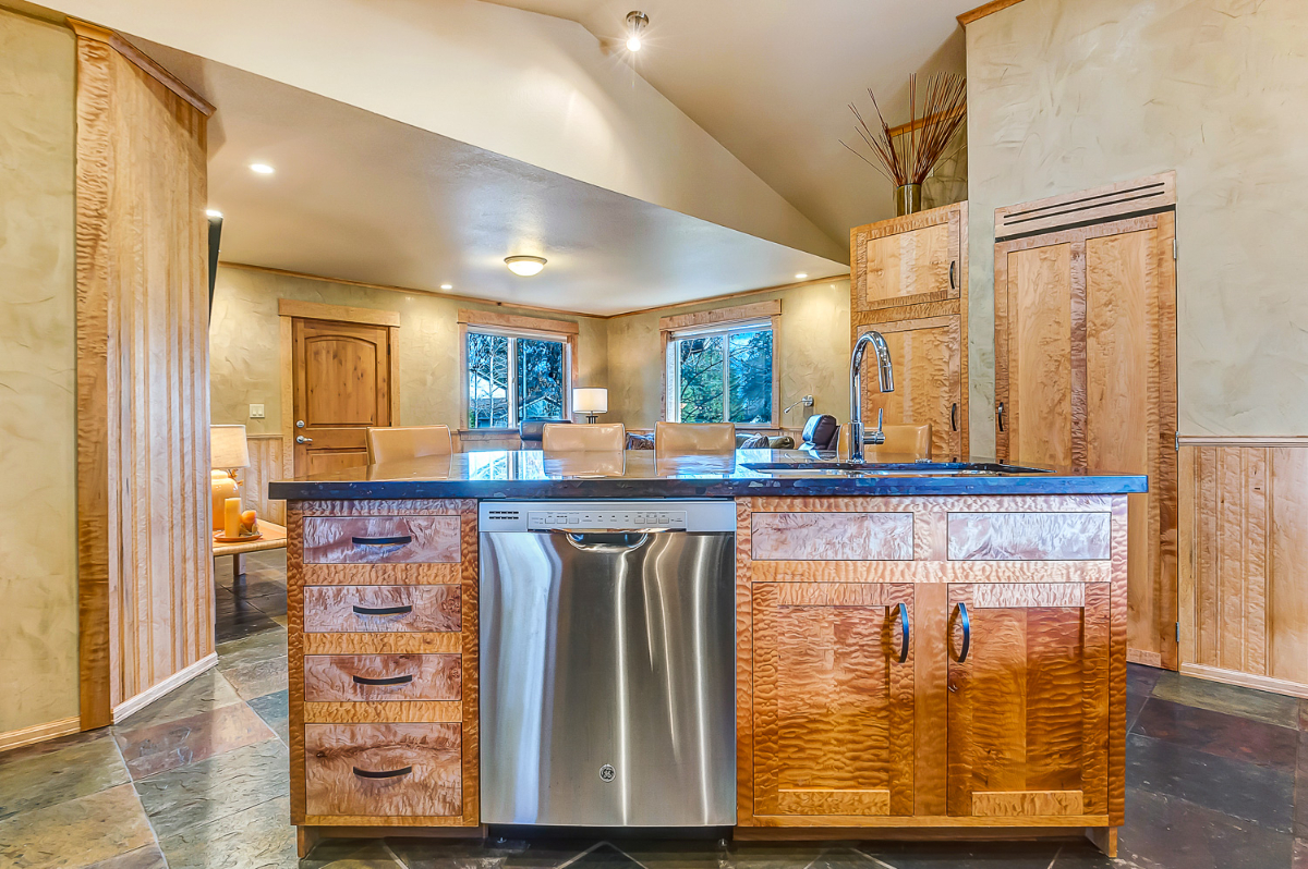 2 bedroom Fully Furnished UpScale Home - Photo 5