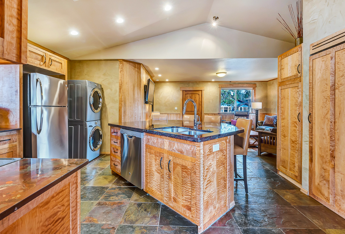2 bedroom Fully Furnished UpScale Home - Photo 6