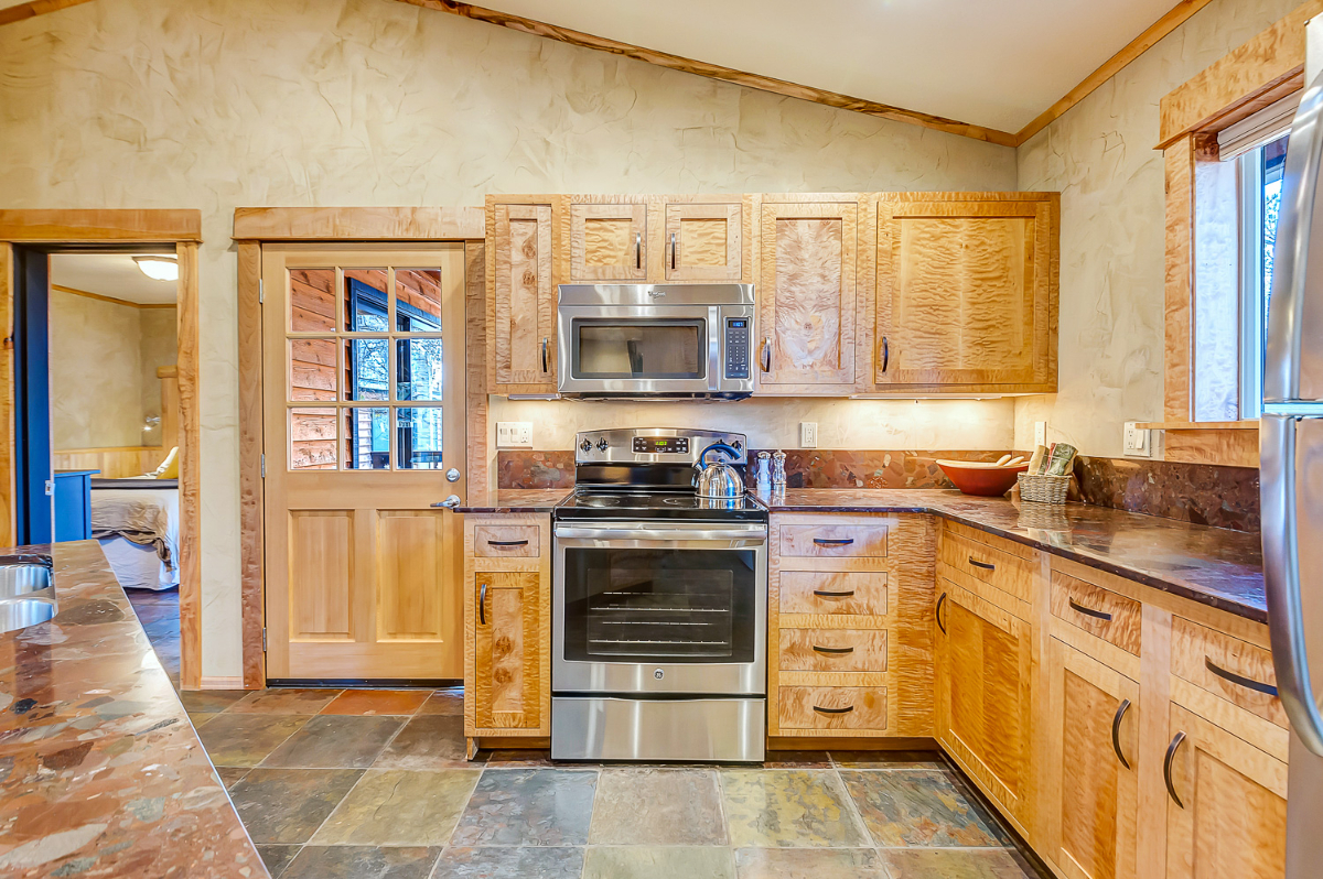 2 bedroom Fully Furnished UpScale Home - Photo 4