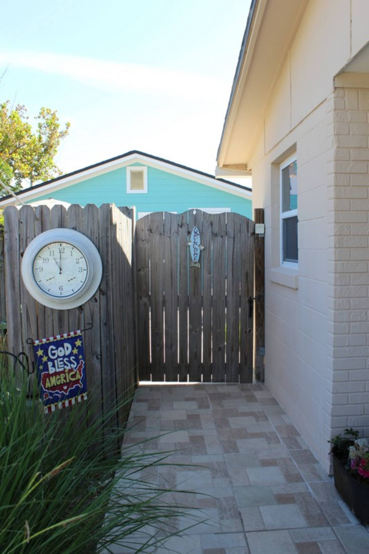 Furnished Cottage Near Mayo Clinic & Baptist Health - Walk to Beach, Private Laundry Access & Parkin - Photo 3