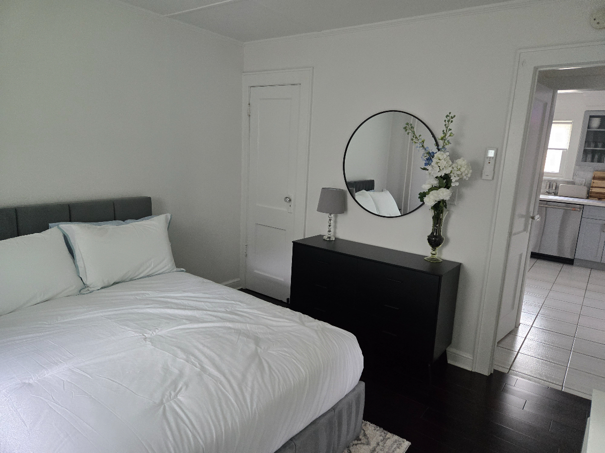 Cozy 3 bedroom/2 bath Furnished Cape - Photo 6