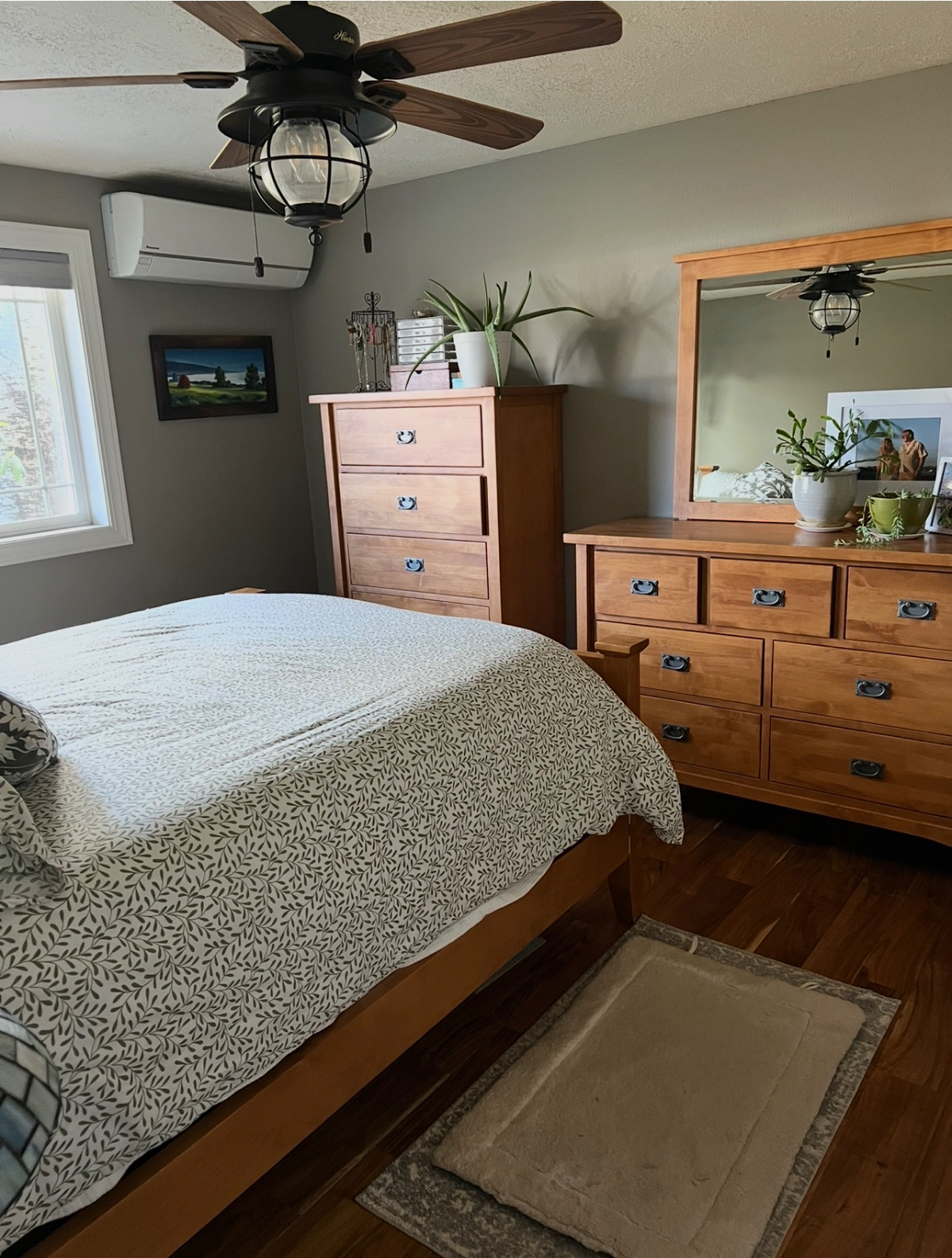 Cozy home with large yard - Photo 2