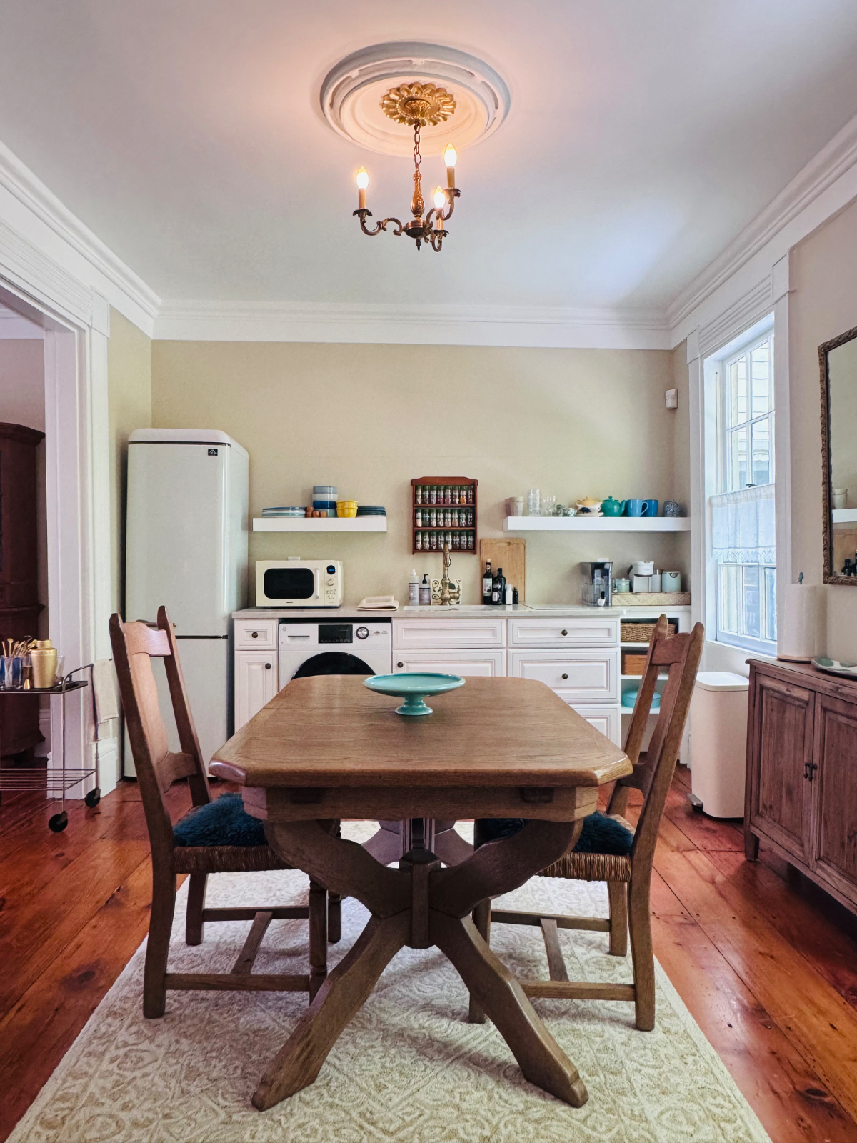 Beautiful Apartment in Gothic Victorian - Photo 8