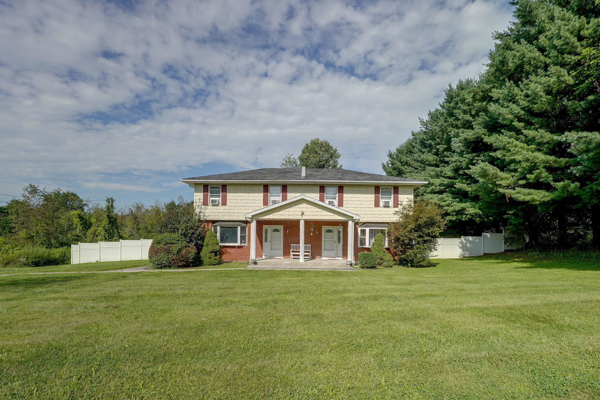 Patio + Yard: Extended Escape in Hudson Valley! - 596774 - Photo 2