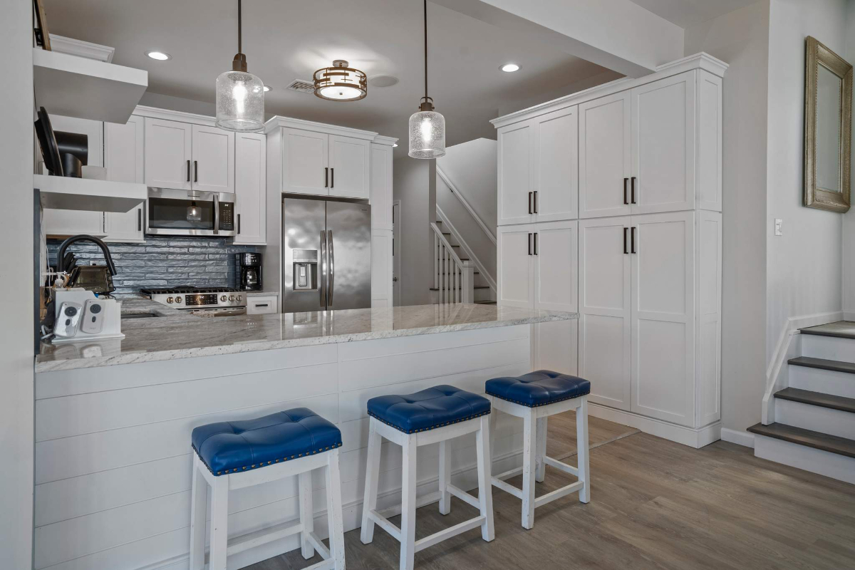 Queen Vic LI Soundfront 5BR Beach House - Photo 10