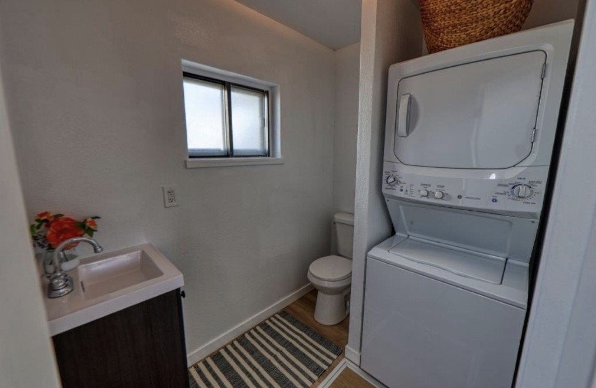 Newly Remodeled House in Historic Neighborhood - Photo 9