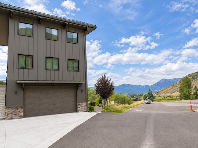 Fully Furnished Jackson Townhome | Mountain Views | Heated Garage | Dogs Welcome - all utilities an - Photo 1