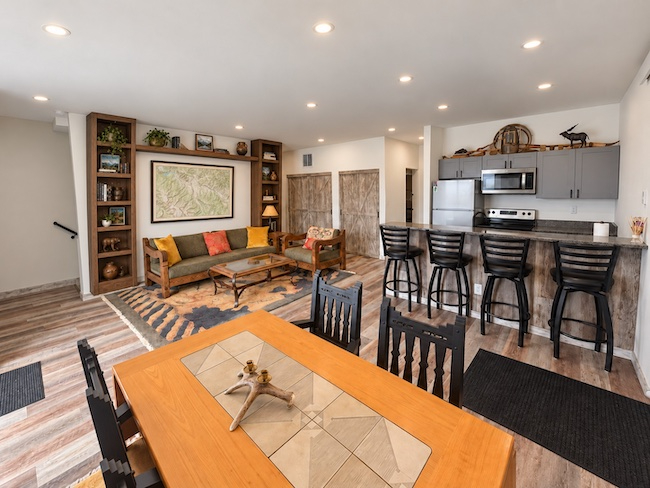 Fully Furnished Jackson Townhome | Mountain Views | Heated Garage | Dogs Welcome - all utilities an - Photo 2