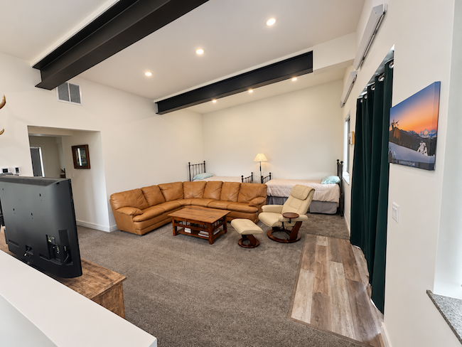 Fully Furnished Jackson Townhome | Mountain Views | Heated Garage | Dogs Welcome  - all utilities an - Photo 6