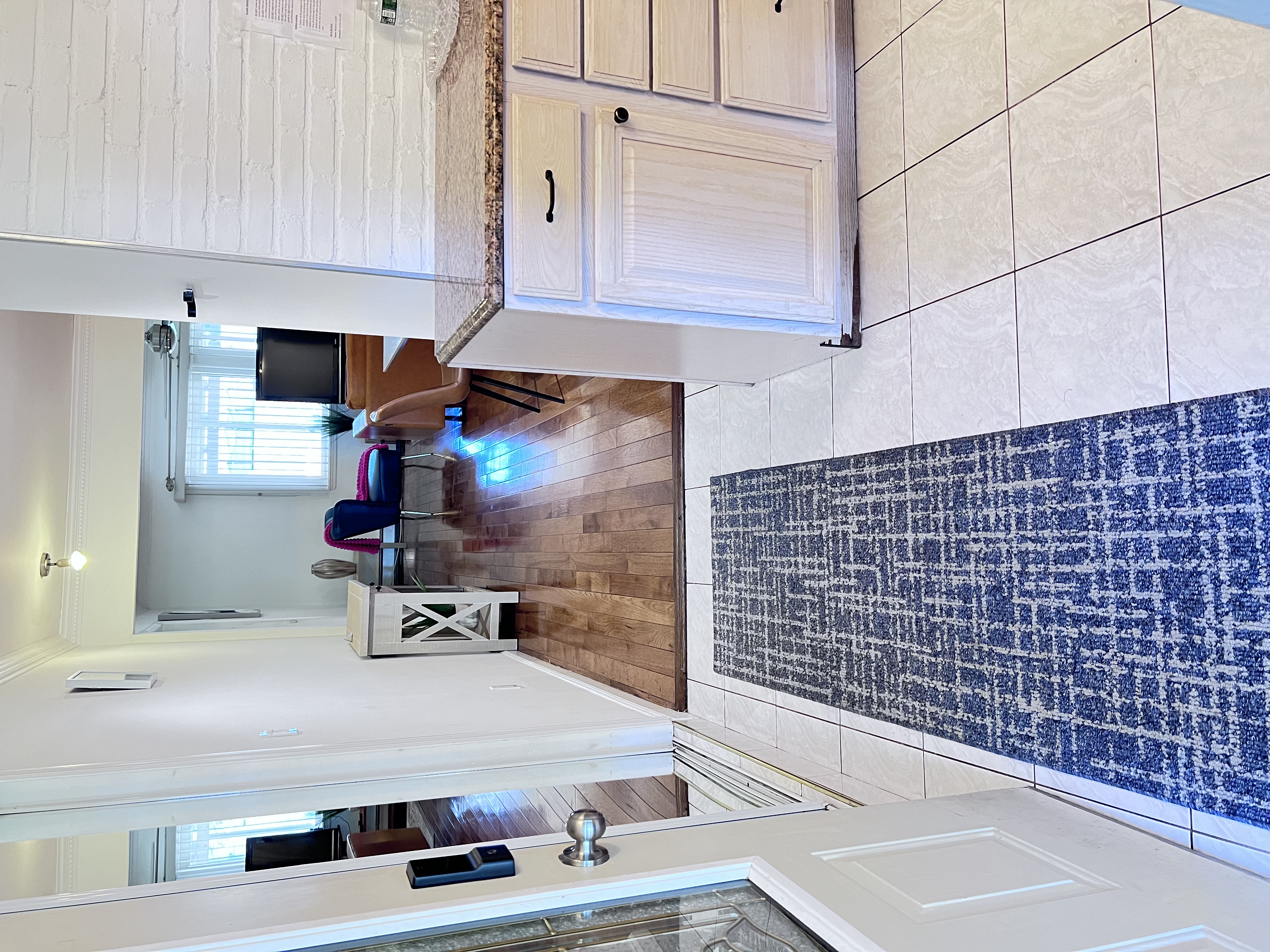 Modern & Spacious 4 BR Home - Photo 1