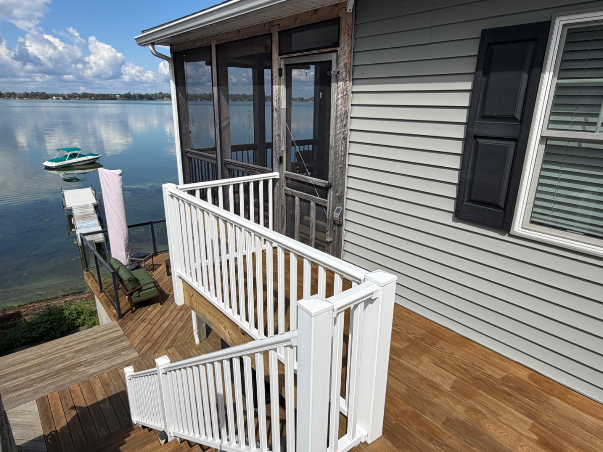 Deluxe lake house on Saint Albans Bay in quiet neighborhood - Photo 1