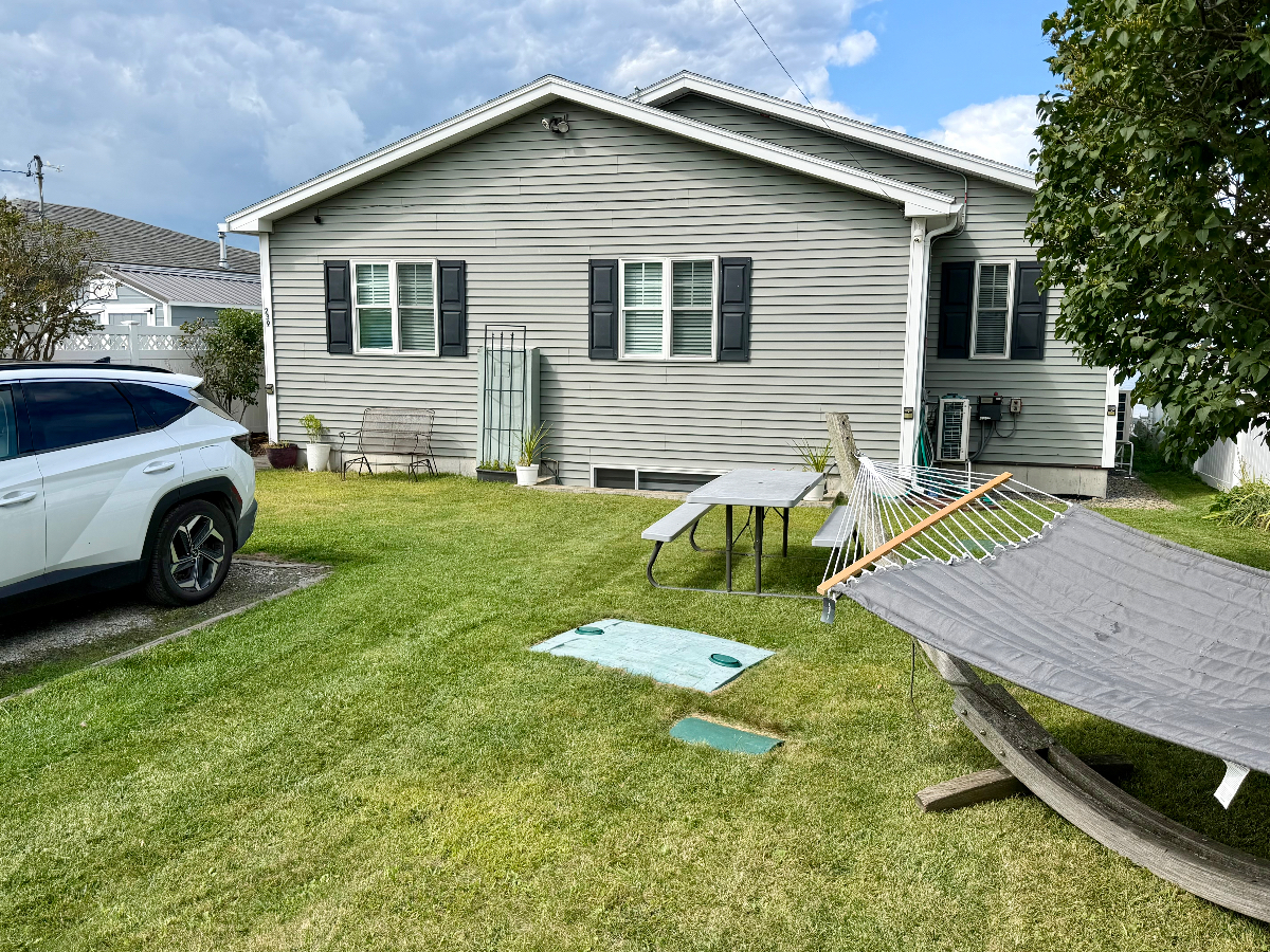 Deluxe lake house on Saint Albans Bay in quiet neighborhood - Photo 2