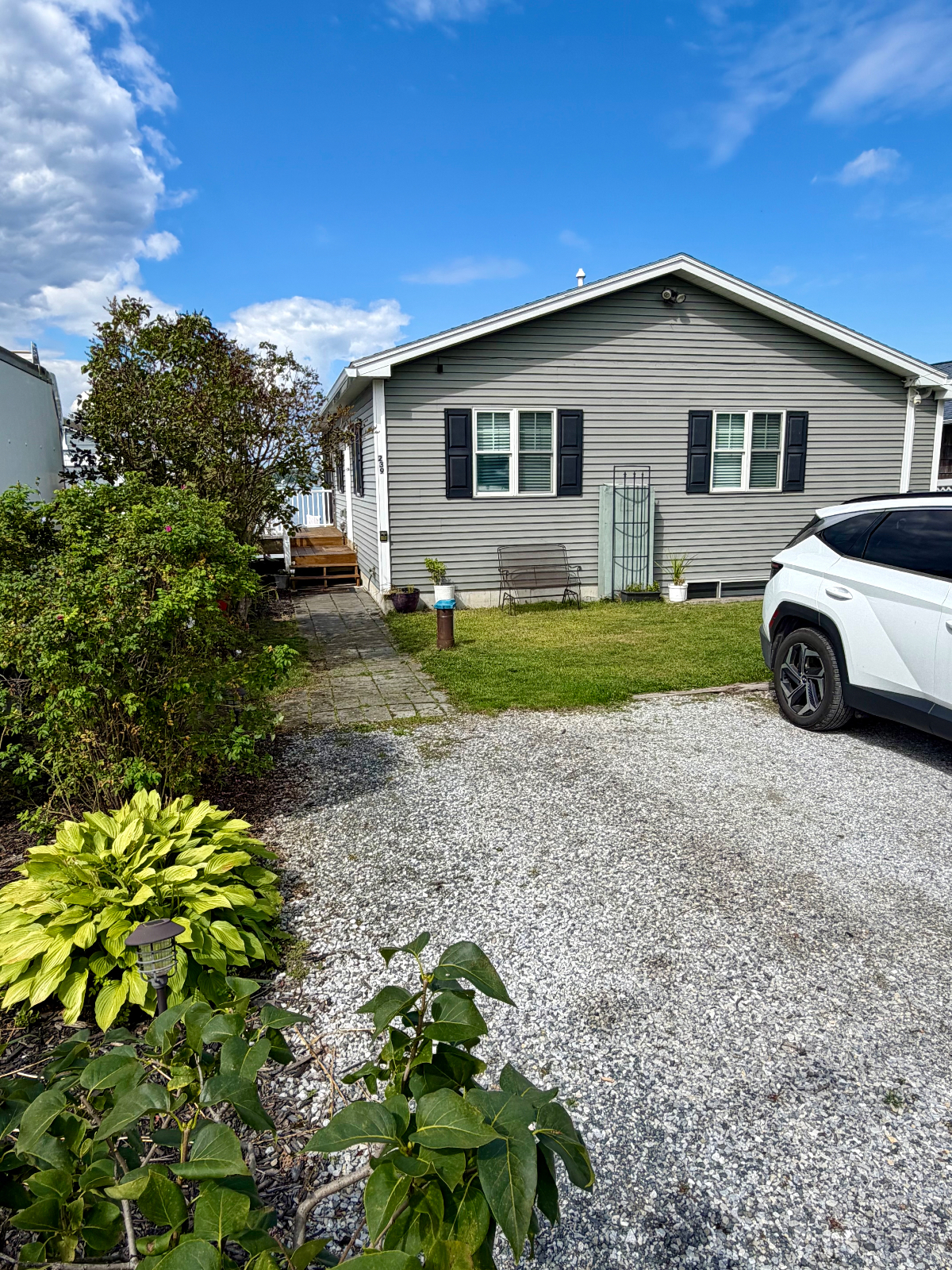Deluxe lake house on Saint Albans Bay in quiet neighborhood - Photo 3