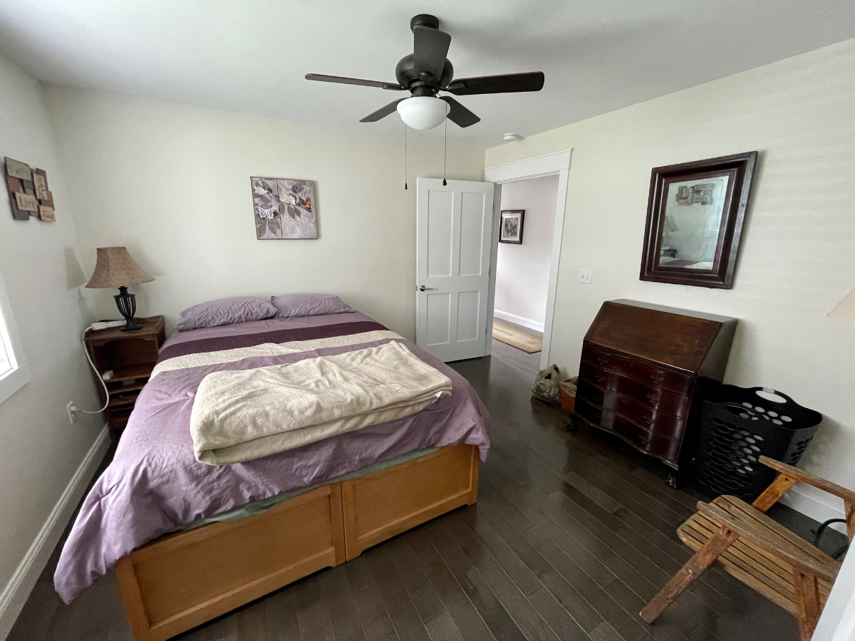 Deluxe lake house on Saint Albans Bay in quiet neighborhood - Photo 6