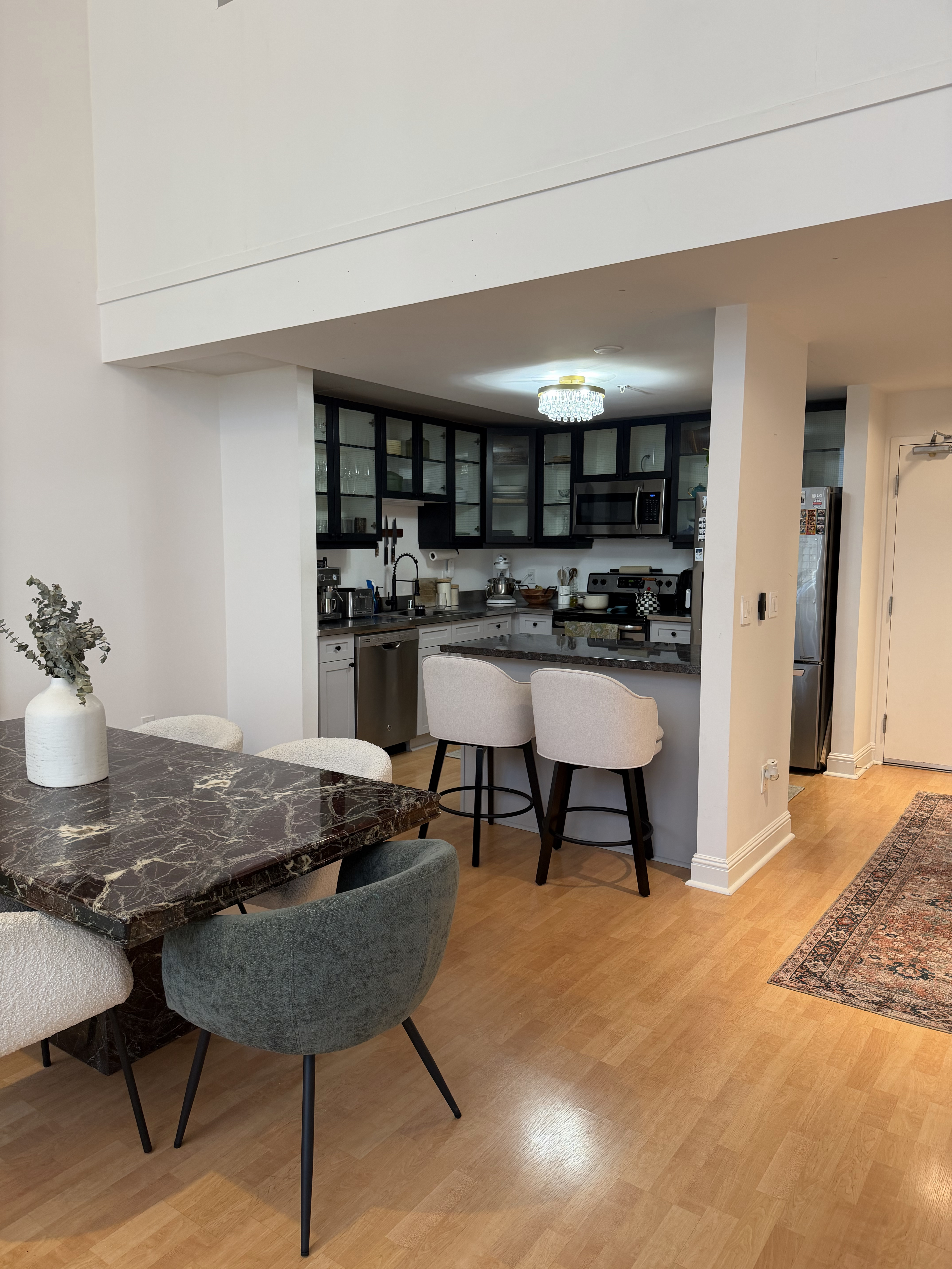 Luxury 1 Bed 2 Bath Furnished Loft with Artistic Design - Photo 3