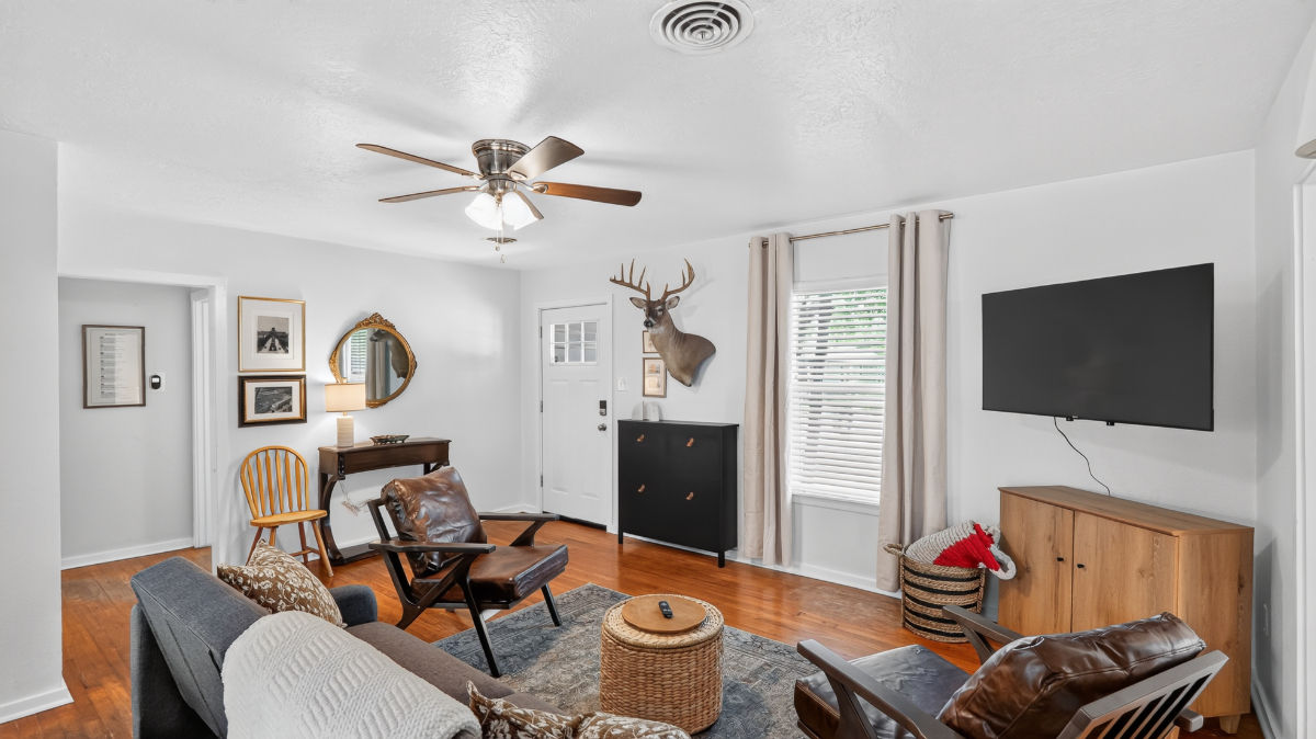 Fully Furnished 3BR Bryan Home | Utilities + Fiber Wi-Fi Included - Photo 3