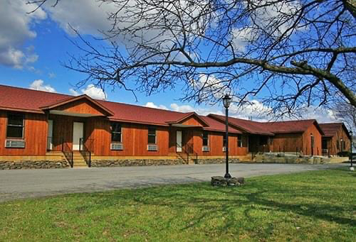 Redwood Inn & Suites The Perfect Hotel for Baseball Teams, Travel Nurses, or Long-Term Stays. We of - Photo 1