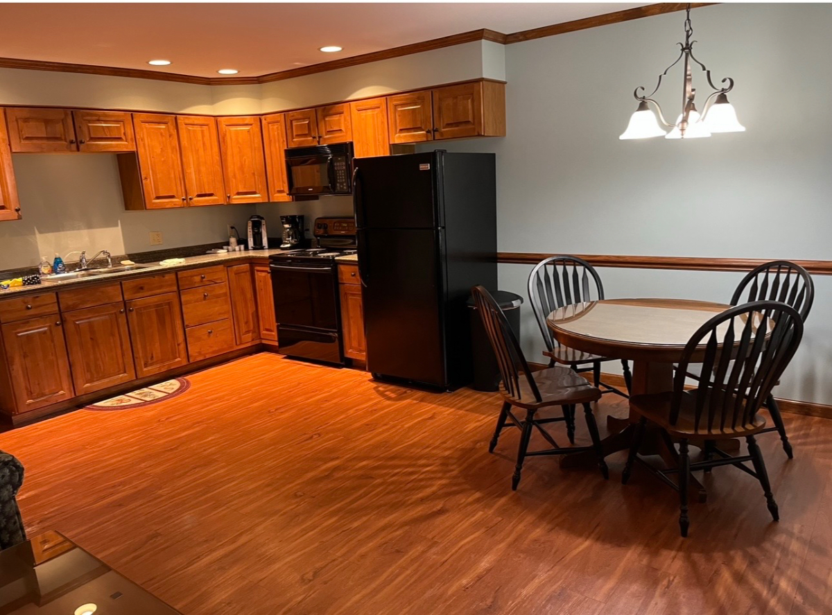 Redwood Inn & Suites The Perfect Hotel for Baseball Teams, Travel Nurses, or Long-Term Stays.  We of - Photo 7