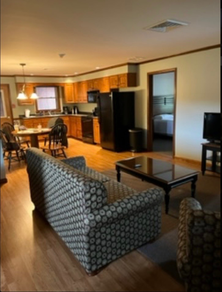 Redwood Inn & Suites The Perfect Hotel for Baseball Teams, Travel Nurses, or Long-Term Stays.  We of - Photo 9