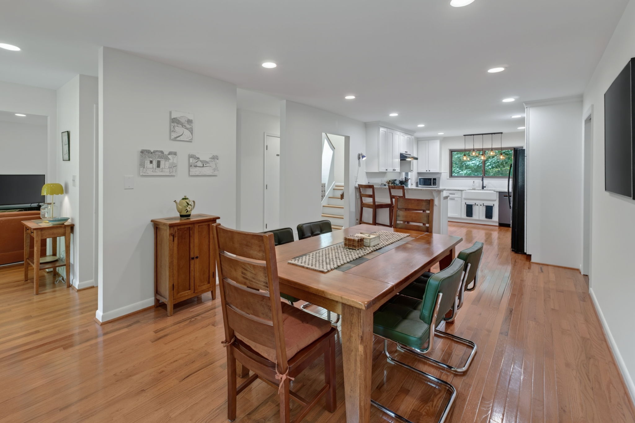 Dogwood Haven mid-century modern Midterm Rental - Photo 4