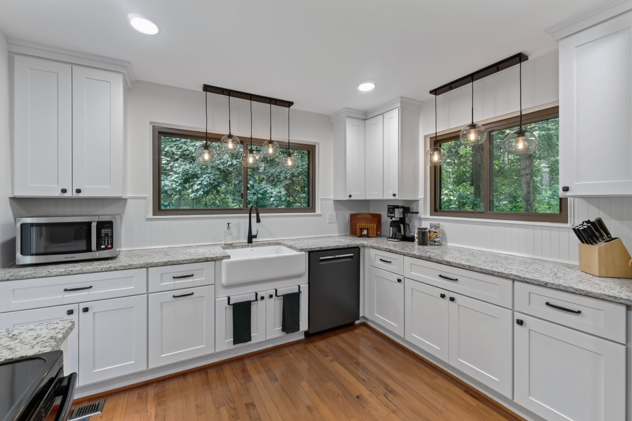 Dogwood Haven mid-century modern Midterm Rental - Photo 2