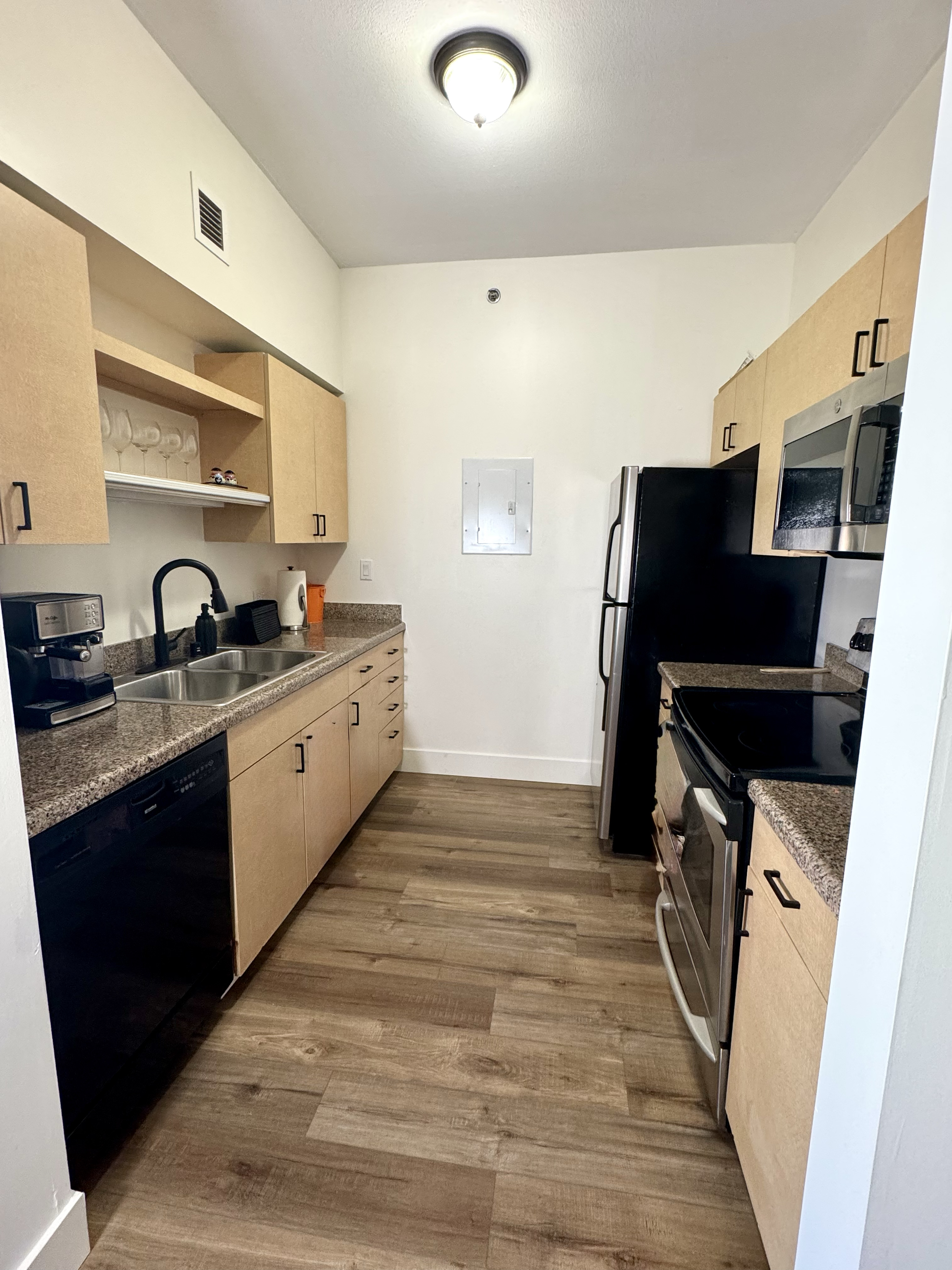 Modern 1BR with Skyline Views & Private Balcony in Little Italy - Photo 5