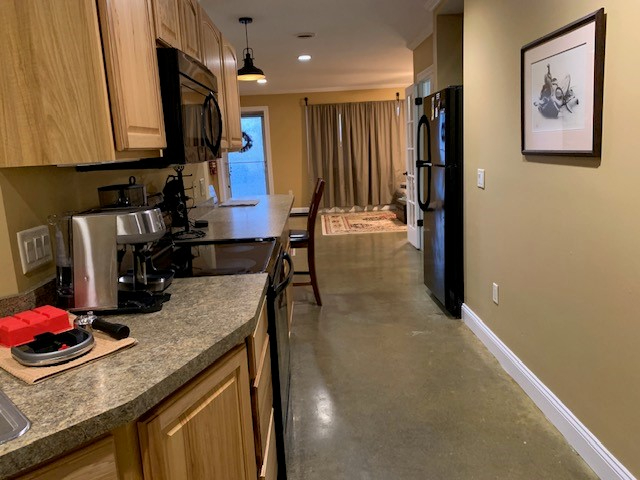 Newly Renovated, High Ceilings - Photo 7