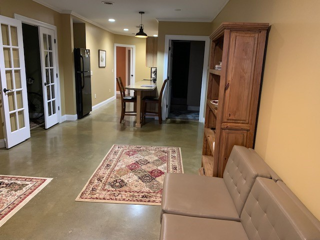 Newly Renovated, High Ceilings - Photo 9