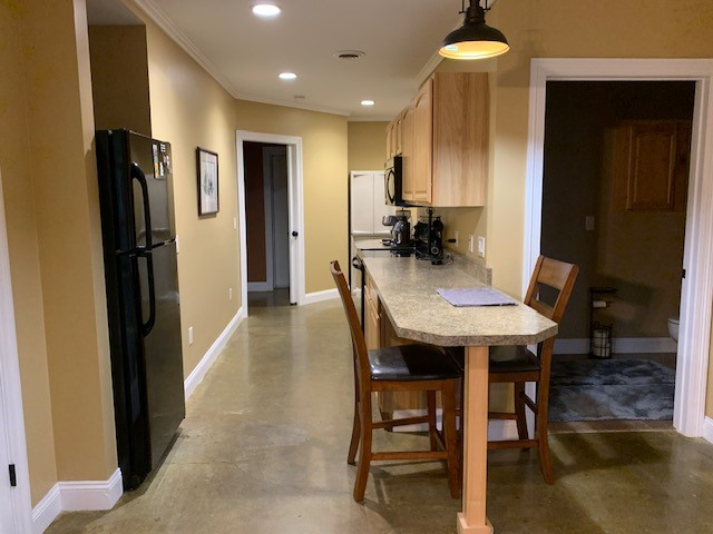 Newly Renovated, High Ceilings - Photo 6