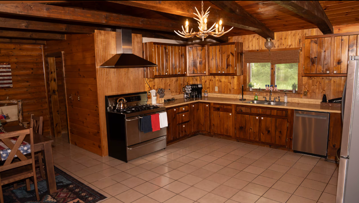 Private Furnished Luxury Cabin Near Raymond Corporation - Greene, NY - Photo 4