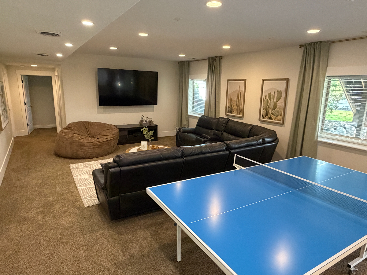 Lower Level Pickleball Retreat 1600sq-ft - Photo 3