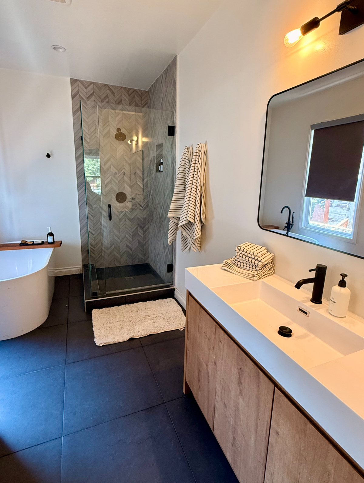 Cozy 2-bedroom, minutes from LAs Arts District - Photo 3