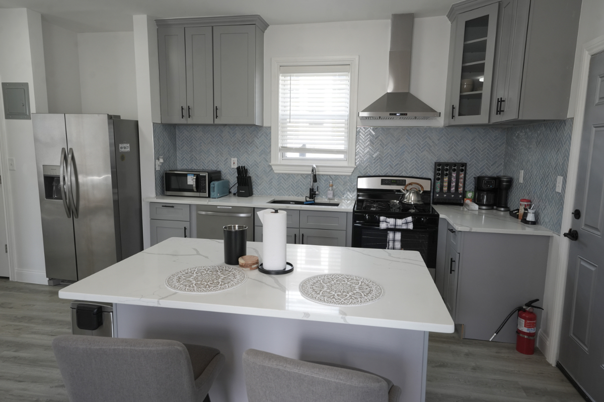 Modern Serene 1BR Near Jacobi & Montefiore | Balcony - Photo 9