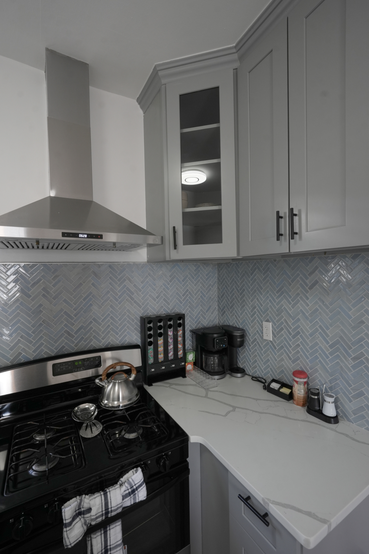 Modern Serene 1BR Near Jacobi & Montefiore | Balcony - Photo 12