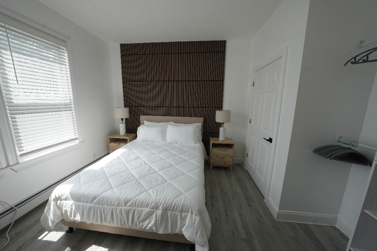 Modern Serene 1BR Near Jacobi & Montefiore | Balcony - Photo 4
