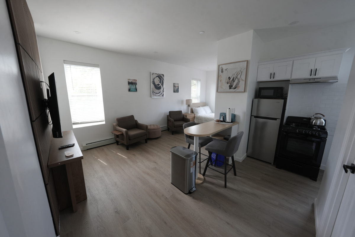 Modern Serene 1BR Near Jacobi & Montefiore | Balcony - Photo 7