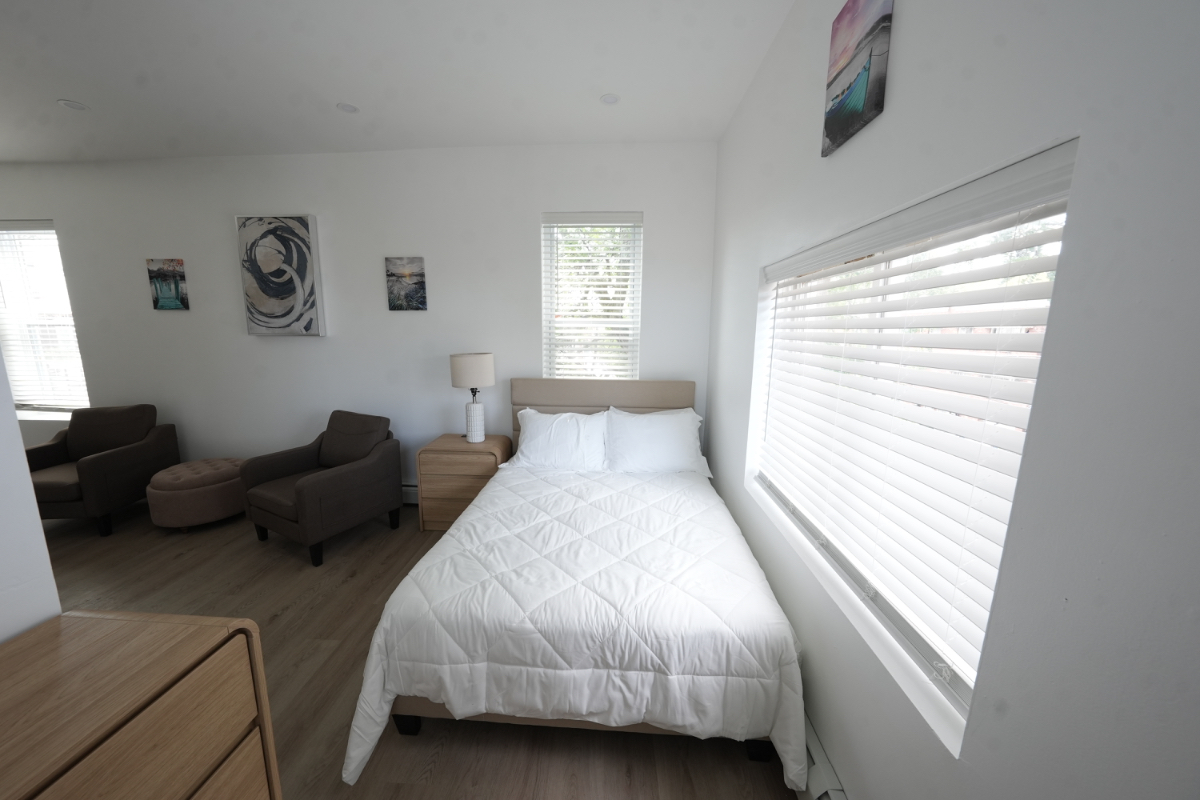 Modern Serene 1BR Near Jacobi & Montefiore | Balcony - Photo 3