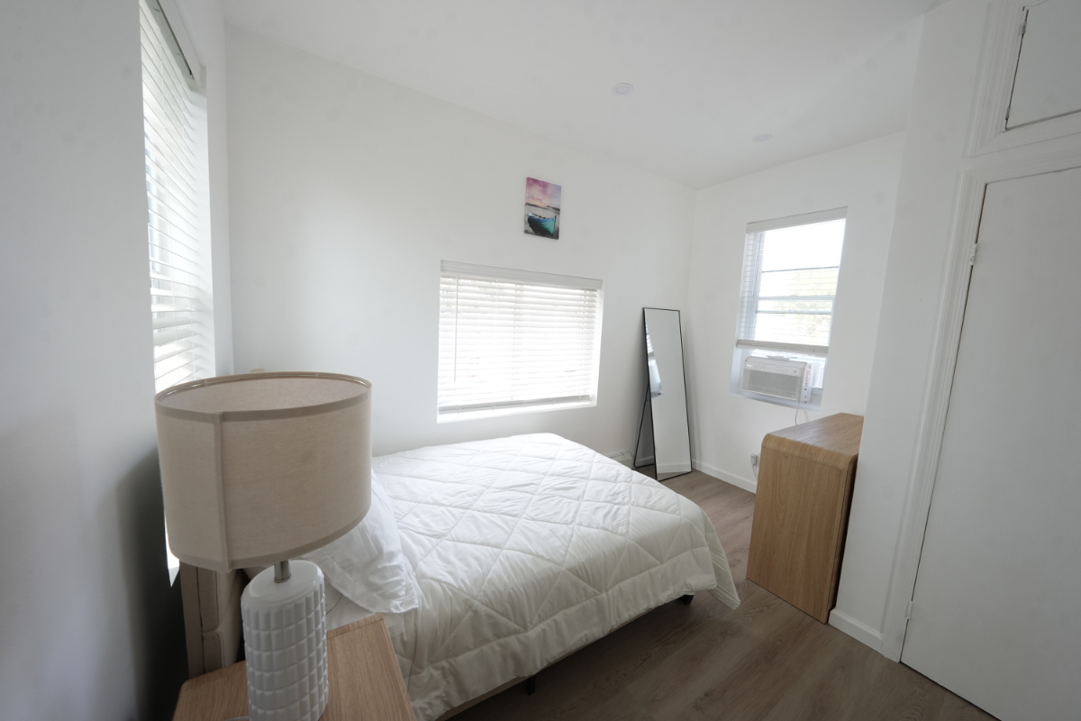 Modern Serene 1BR Near Jacobi & Montefiore | Balcony - Photo 4