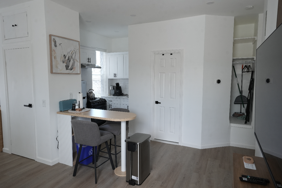 Modern Serene 1BR Near Jacobi & Montefiore | Balcony - Photo 8