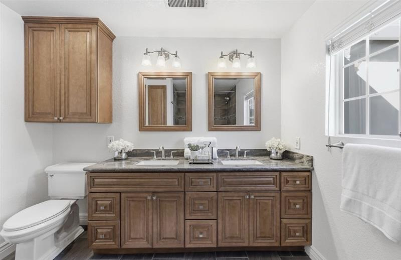 Beautiful Furnished 3BR Home in Desirable Willow Glen - Photo 6