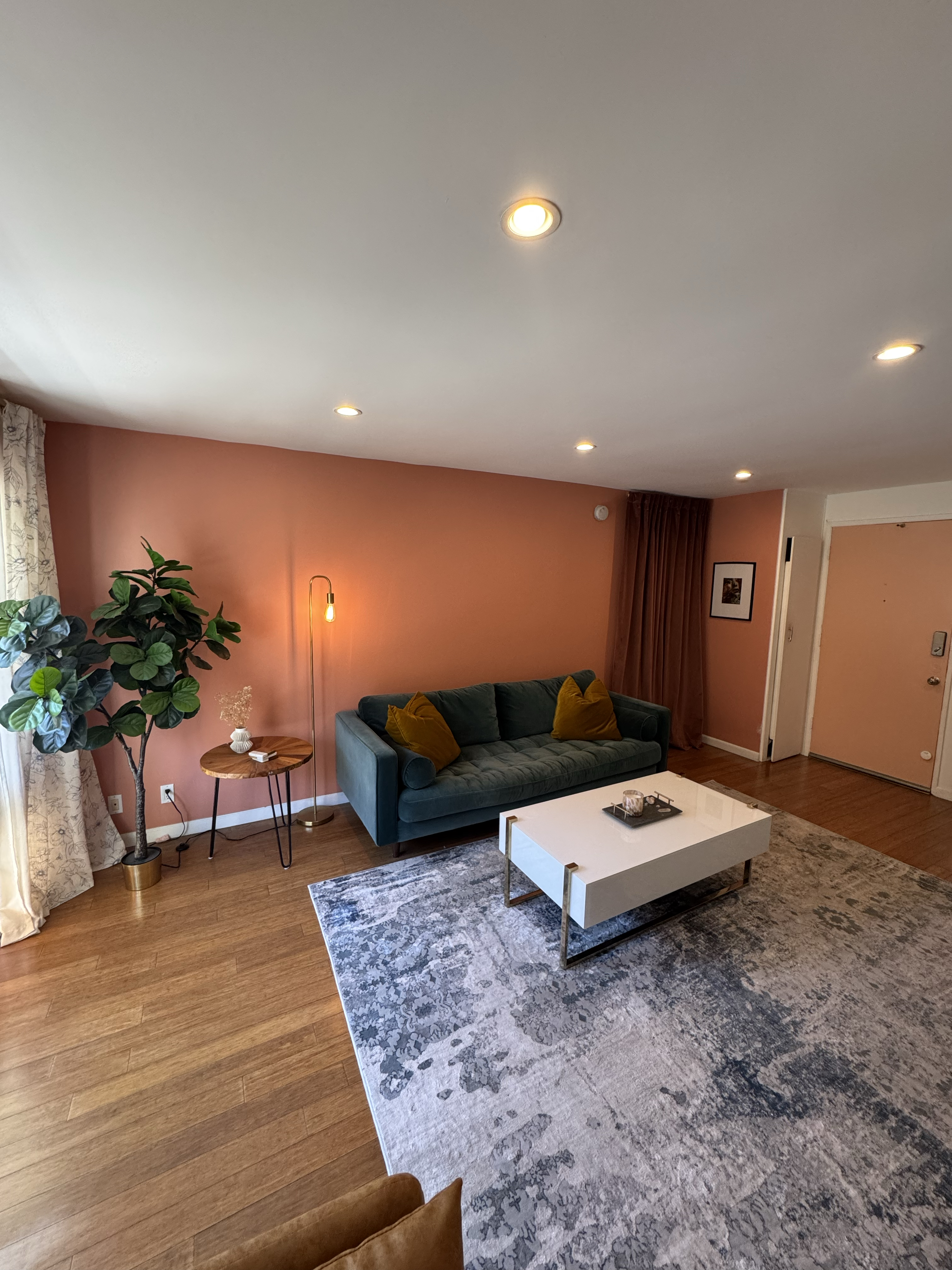 1 bed 1 bath Queen Bed Private Balcony Hancock Park - Photo 3