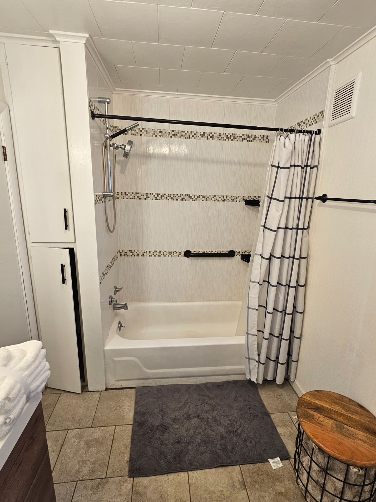 The Easy Move: Fully Furnished 2BR in Corning - Photo 9