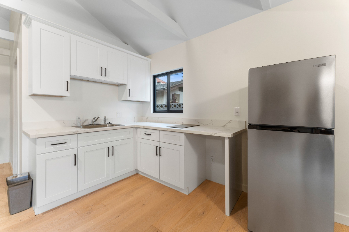 Private Venice Guest House | Utilities + Wi-Fi Included | Flexible Term - Photo 2