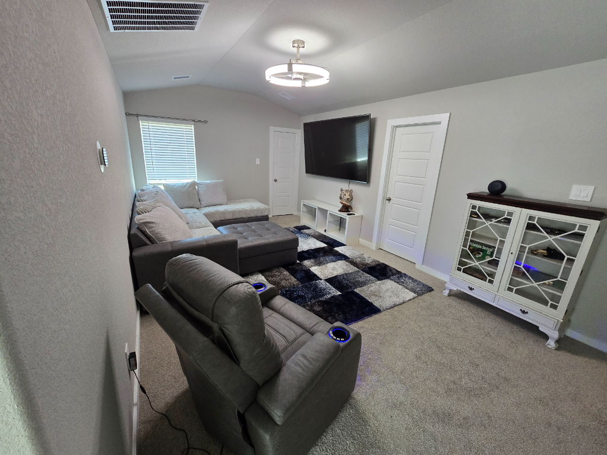Cozy Furnished Room near Lake Conroe - Photo 10