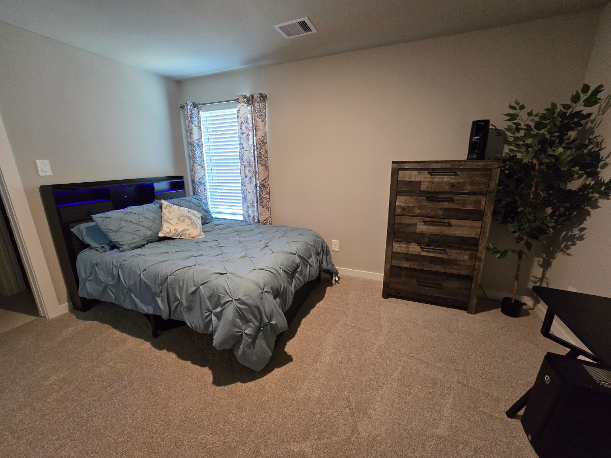 Cozy Furnished Room near Lake Conroe - Photo 7