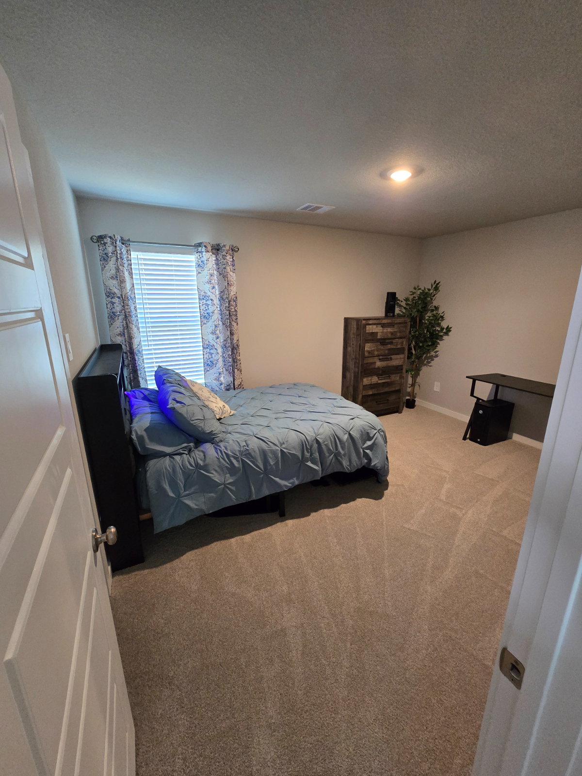 Cozy Furnished Room near Lake Conroe - Photo 6